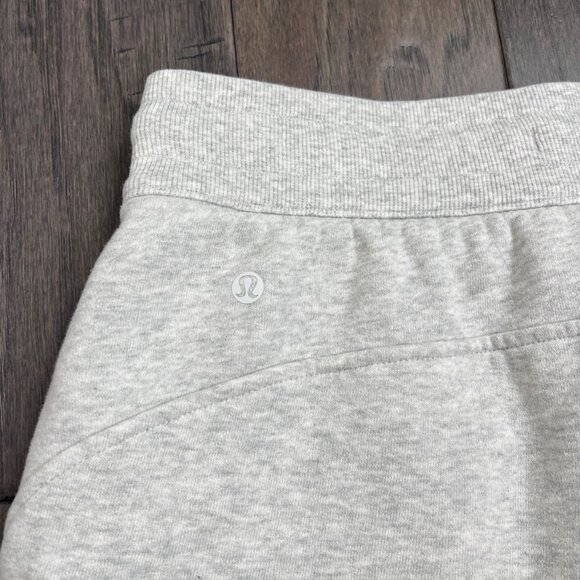 Lululemon Scuba High-Rise Short 5" Heathered Core Ultra Light Grey - Picture 4 of 6